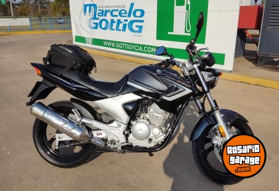 Motos - Yamaha YBR 250 2015 Nafta 36000Km - En Venta
