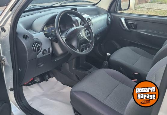 Utilitarios - Peugeot Partner 2018 Diesel 114000Km - En Venta