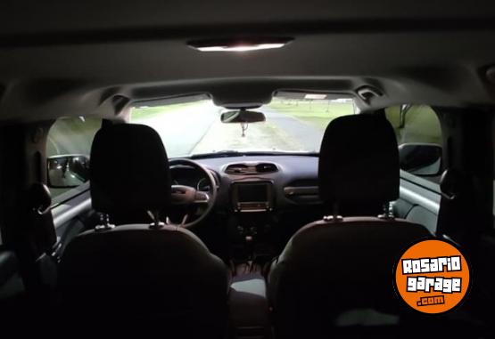 Camionetas - Jeep RENEGADE 2024 Nafta 18000Km - En Venta