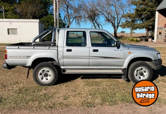 Camionetas - Toyota Hilux DX 2004 Diesel 369000Km - En Venta