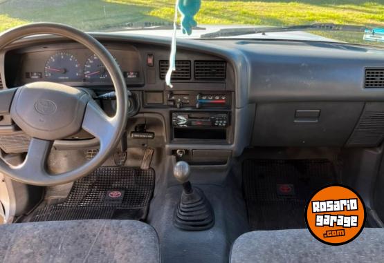 Camionetas - Toyota Hilux DX 2004 Diesel 369000Km - En Venta