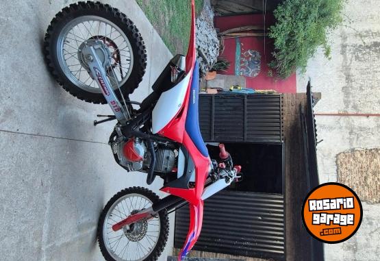 Motos - Honda Tornado 293 2017 Nafta 14000Km - En Venta