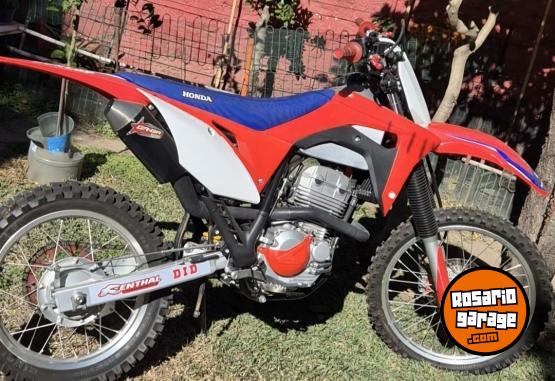 Motos - Honda Tornado 293 2017 Nafta 14000Km - En Venta