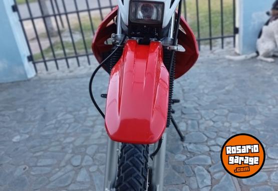Motos - Honda Tornado 2015 Nafta 17000Km - En Venta