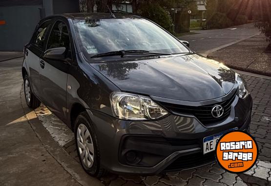 Autos - Toyota Etios 2021 Nafta 80000Km - En Venta