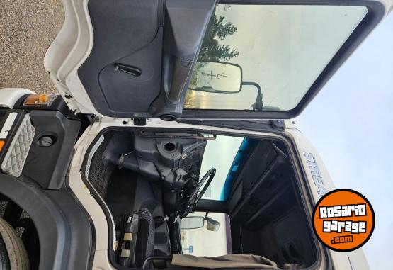 Camiones y Grúas - Scania p310 6 cilindros a bomba - En Venta
