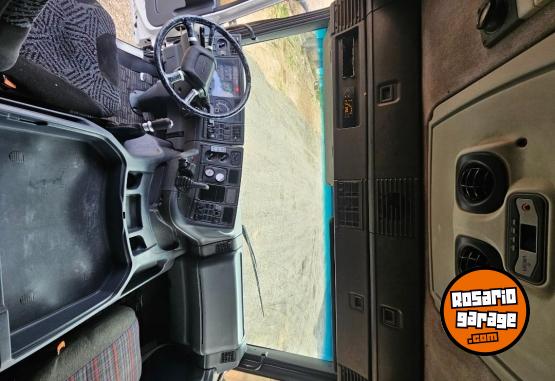 Camiones y Grúas - Scania p310 6 cilindros a bomba - En Venta