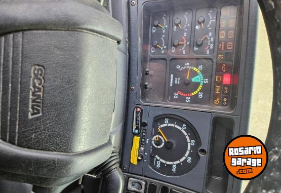 Camiones y Grúas - Scania p310 6 cilindros a bomba - En Venta
