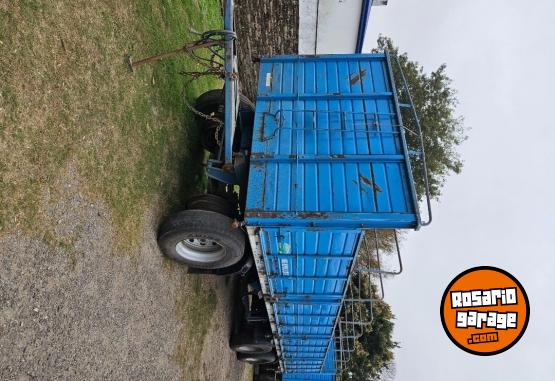 Camiones y Grúas - Acoplado baranda volcable - En Venta