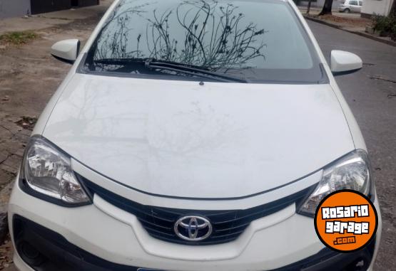 Autos - Toyota Etios xs 2017 Nafta 138000Km - En Venta