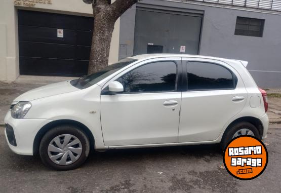Autos - Toyota Etios xs 2017 Nafta 138000Km - En Venta