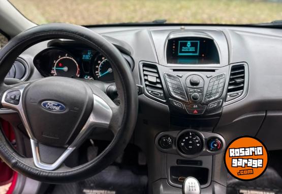 Autos - Ford Fiesta kinectic 2014 Nafta 181000Km - En Venta