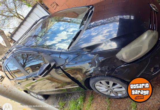 Autos - Volkswagen Suran Highline 2011 Nafta 211000Km - En Venta