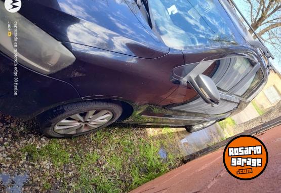Autos - Volkswagen Suran Highline 2011 Nafta 211000Km - En Venta