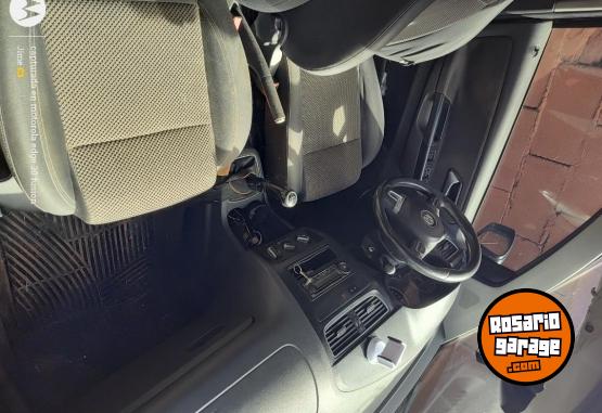 Autos - Volkswagen Suran Highline 2011 Nafta 211000Km - En Venta
