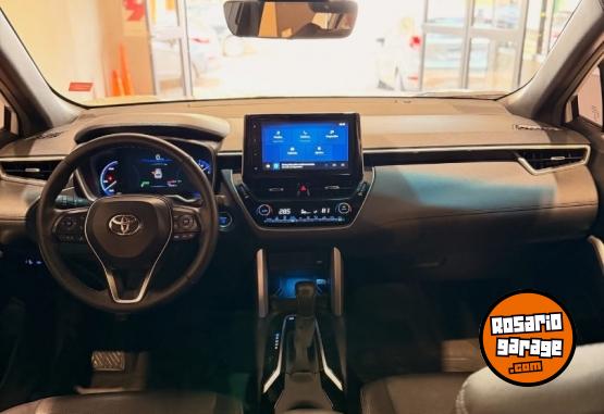 Autos - Toyota COROLLA CROSS SEG 2022 Electrico / Hibrido 43000Km - En Venta