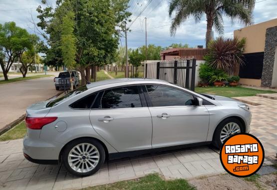 Autos - Ford Focus titanium 2.0 2017 Nafta 104000Km - En Venta