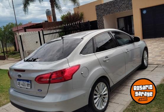 Autos - Ford Focus titanium 2.0 2017 Nafta 104000Km - En Venta