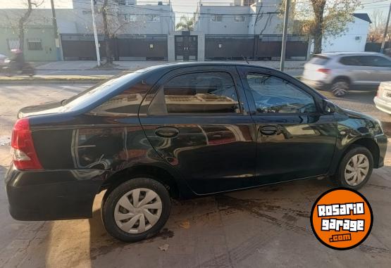 Autos - Toyota ETIOS X 2017 Nafta 111111Km - En Venta