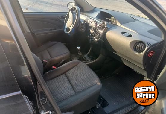 Autos - Toyota ETIOS X 2017 Nafta 111111Km - En Venta