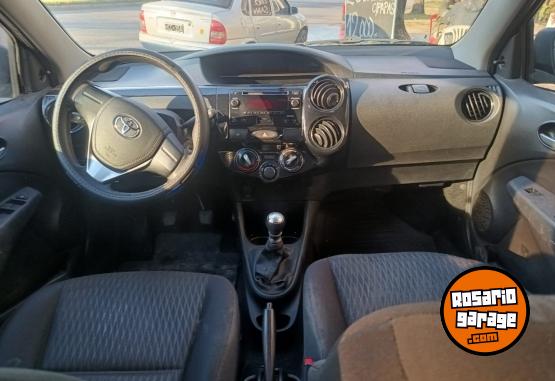 Autos - Toyota ETIOS X 2017 Nafta 111111Km - En Venta