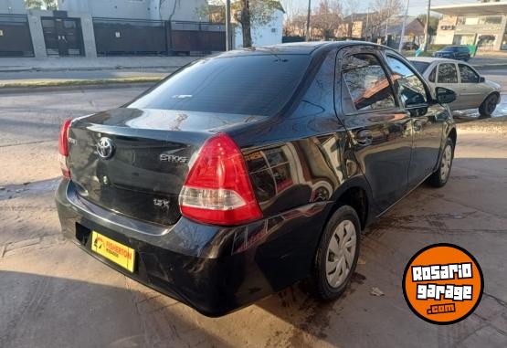 Autos - Toyota ETIOS X 2017 Nafta 111111Km - En Venta