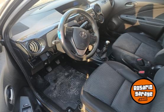 Autos - Toyota ETIOS X 2017 Nafta 111111Km - En Venta