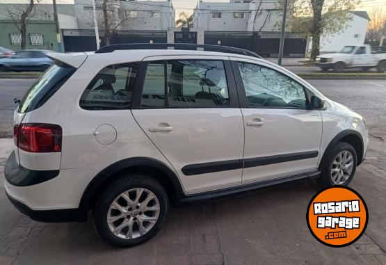 Autos - Volkswagen SURAN CROSS Highland 2014 Nafta 111111Km - En Venta