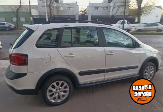 Autos - Volkswagen SURAN CROSS Highland 2014 Nafta 111111Km - En Venta