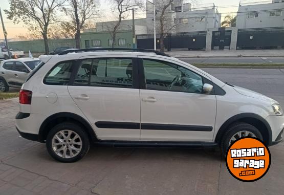 Autos - Volkswagen SURAN CROSS Highland 2014 Nafta 111111Km - En Venta