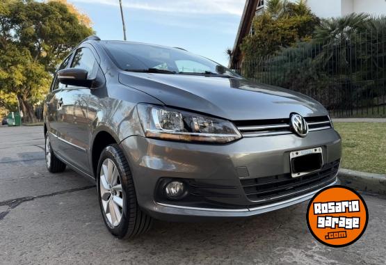 Autos - Volkswagen Suran conforline 2015 Nafta 97000Km - En Venta