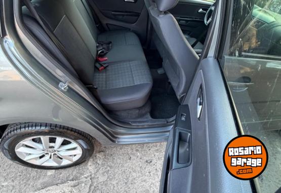 Autos - Volkswagen Suran conforline 2015 Nafta 97000Km - En Venta