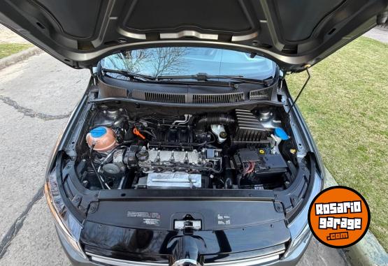 Autos - Volkswagen Suran conforline 2015 Nafta 97000Km - En Venta