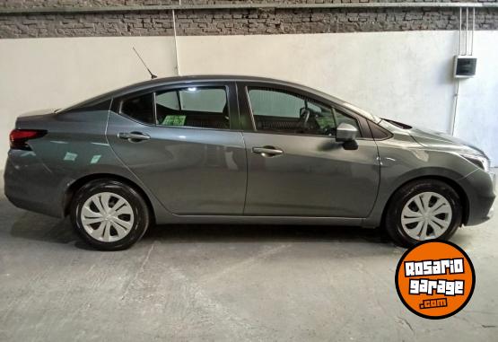 Autos - Nissan Versa Sense 2021 Nafta 74000Km - En Venta