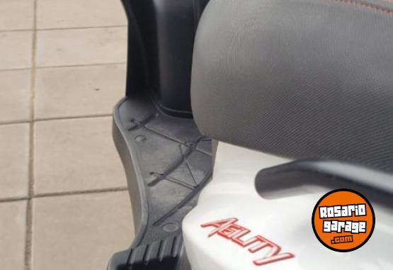 Motos - Kymco Agility 125 2024 Nafta 6471Km - En Venta