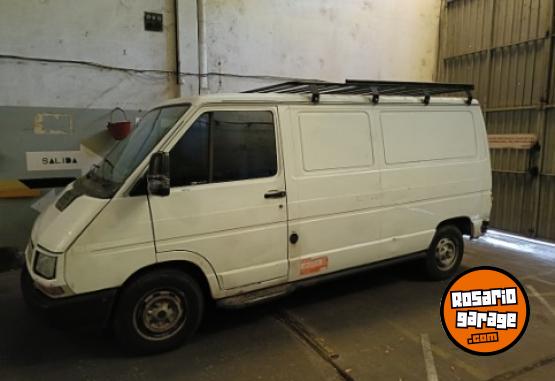 Utilitarios - Renault Trafic 2000 Diesel 290000Km - En Venta