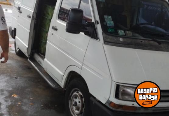 Utilitarios - Renault Trafic 2000 Diesel 290000Km - En Venta
