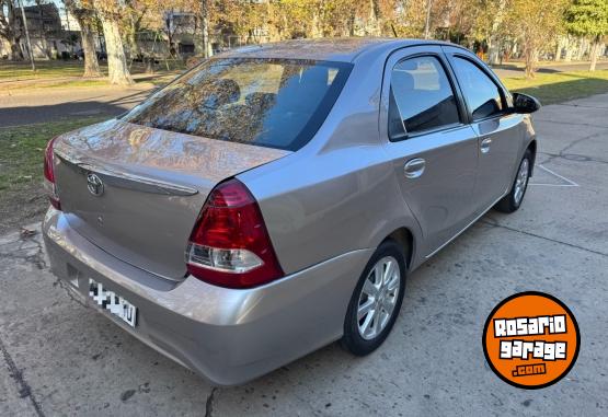 Autos - Toyota ETIOS 2017 GNC 120000Km - En Venta