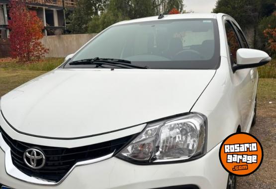 Autos - Toyota etios 2017 Nafta 94000Km - En Venta