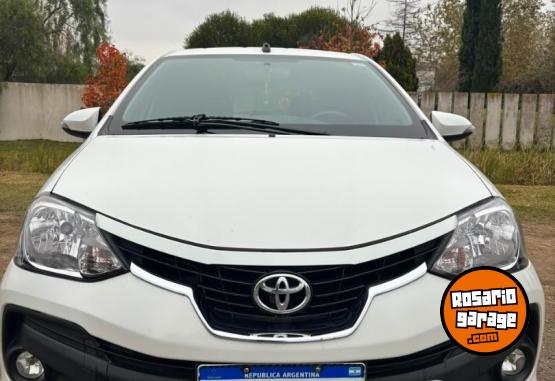 Autos - Toyota etios 2017 Nafta 94000Km - En Venta
