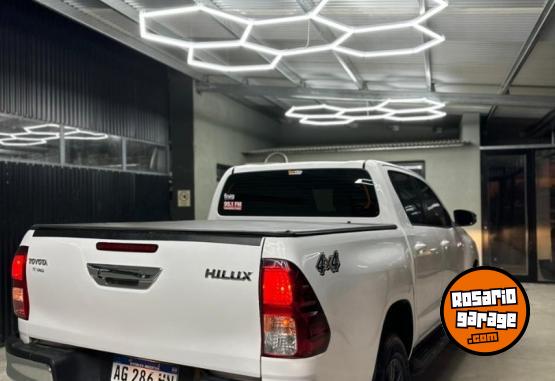 Camionetas - Toyota HILUX SR 4X4 2023 Diesel 71000Km - En Venta