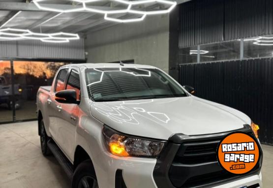 Camionetas - Toyota HILUX SR 4X4 2023 Diesel 71000Km - En Venta