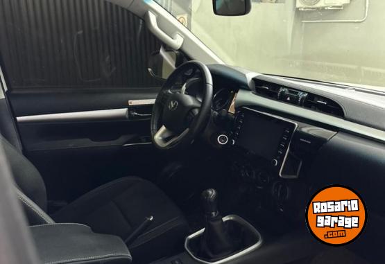 Camionetas - Toyota HILUX SR 4X4 2023 Diesel 71000Km - En Venta