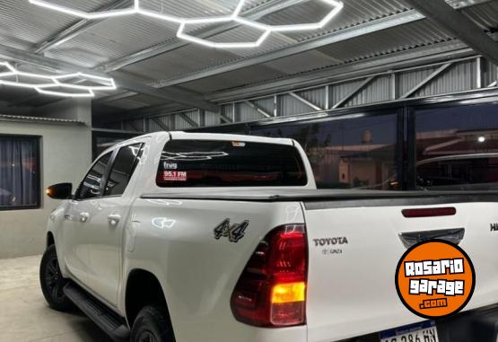 Camionetas - Toyota HILUX SR 4X4 2023 Diesel 71000Km - En Venta
