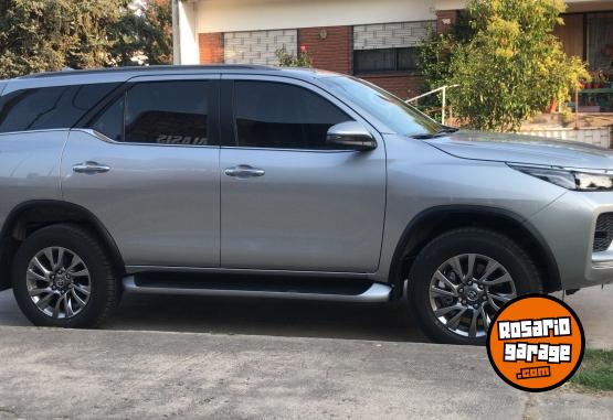 Camionetas - Toyota hilux sw4 SRX 7 asientos 2022 Diesel 59500Km - En Venta
