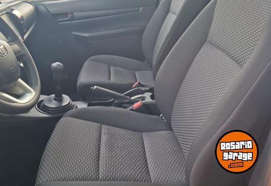 Camionetas - Toyota HILUX C/S 2025 Diesel 60Km - En Venta