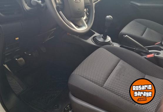 Camionetas - Toyota HILUX C/S 2025 Diesel 60Km - En Venta