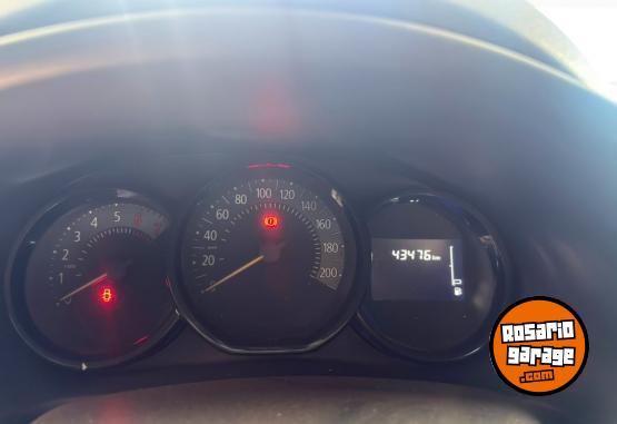 Autos - Renault LOGAN PH2 LIFE 1.6 2022 Nafta 44000Km - En Venta
