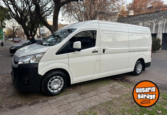 Utilitarios - Toyota L2H2 2023 Diesel 80000Km - En Venta