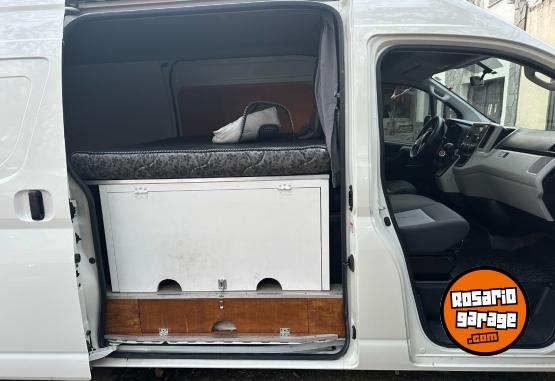 Utilitarios - Toyota L2H2 2023 Diesel 80000Km - En Venta